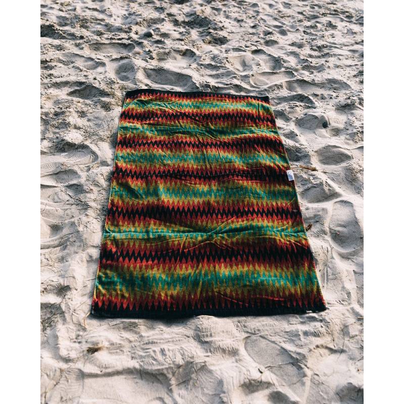 LEUS Ziggy Beach Towel on the sand