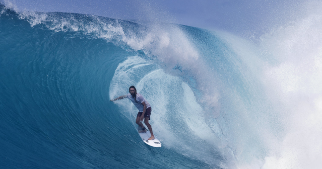 Asher Pacey surfing a Sweet Spot 2.0